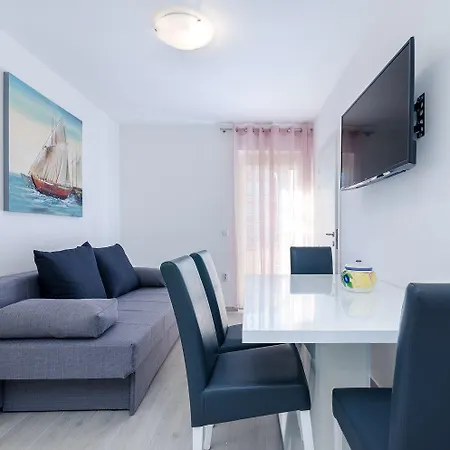 Modernes Nur 430 Meter Zum Sandstrand Mit Privatparkplatz Crikvenica