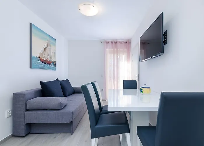 Modernes Nur 430 Meter Zum Sandstrand Mit Privatparkplatz Crikvenica